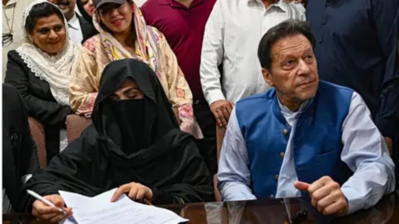 Imran Khan and Bushra Bibi (1)